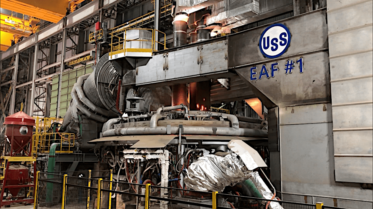 Electric arc furnace for steelmaking